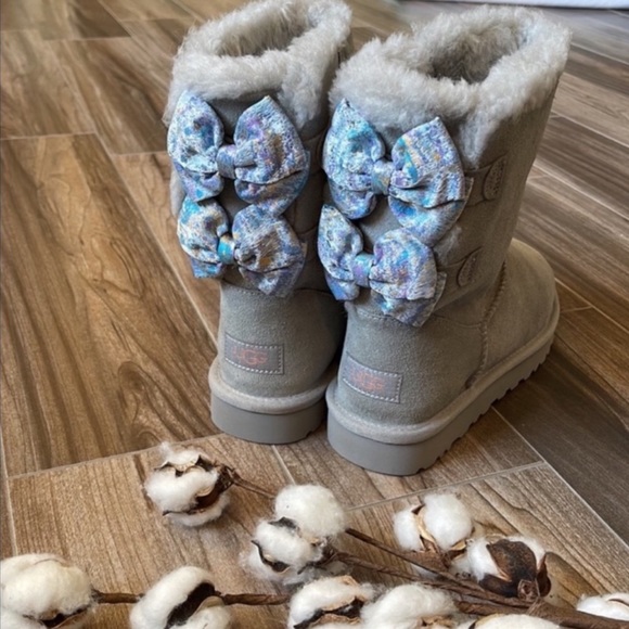 🌿UGG🌿 BAILEY BOW ABSTRACT SPLATTER BOOTS - Picture 5 of 15